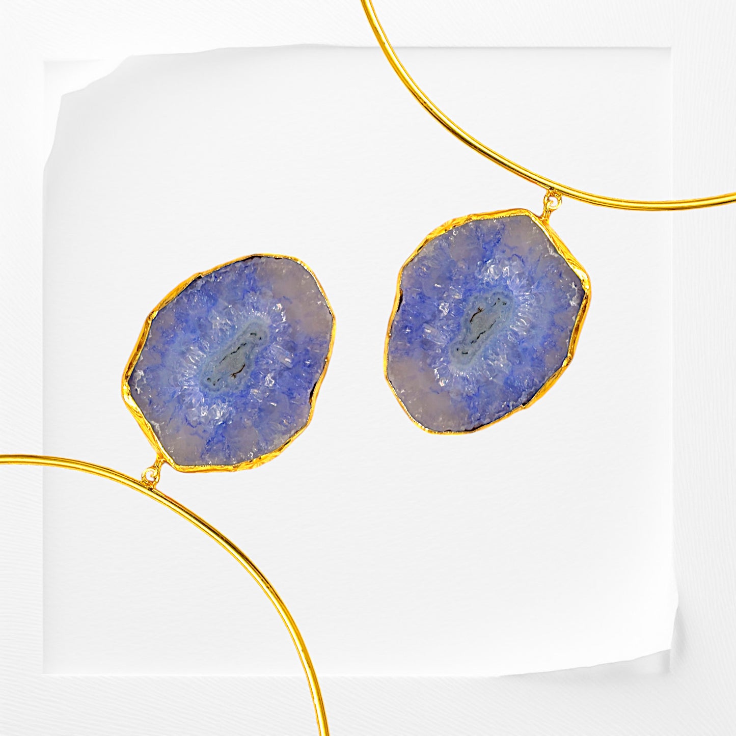 Gold-Statement-Necklace-With-Big-Bold-Blue-Stone-As-Pendant