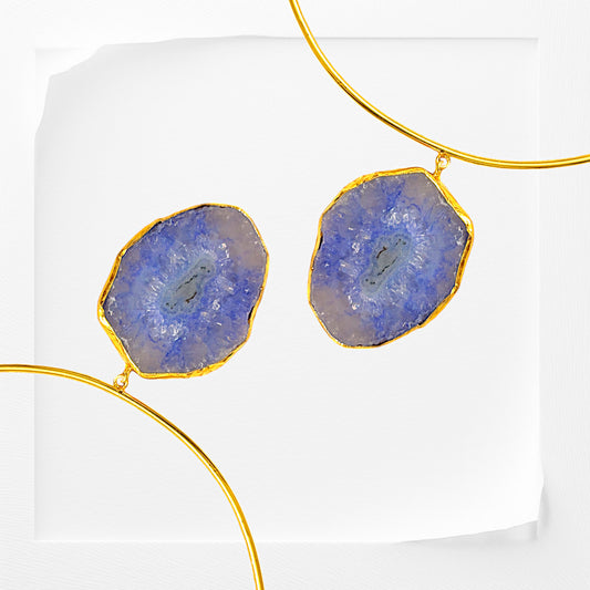 Gold-Statement-Necklace-With-Big-Bold-Blue-Stone-As-Pendant