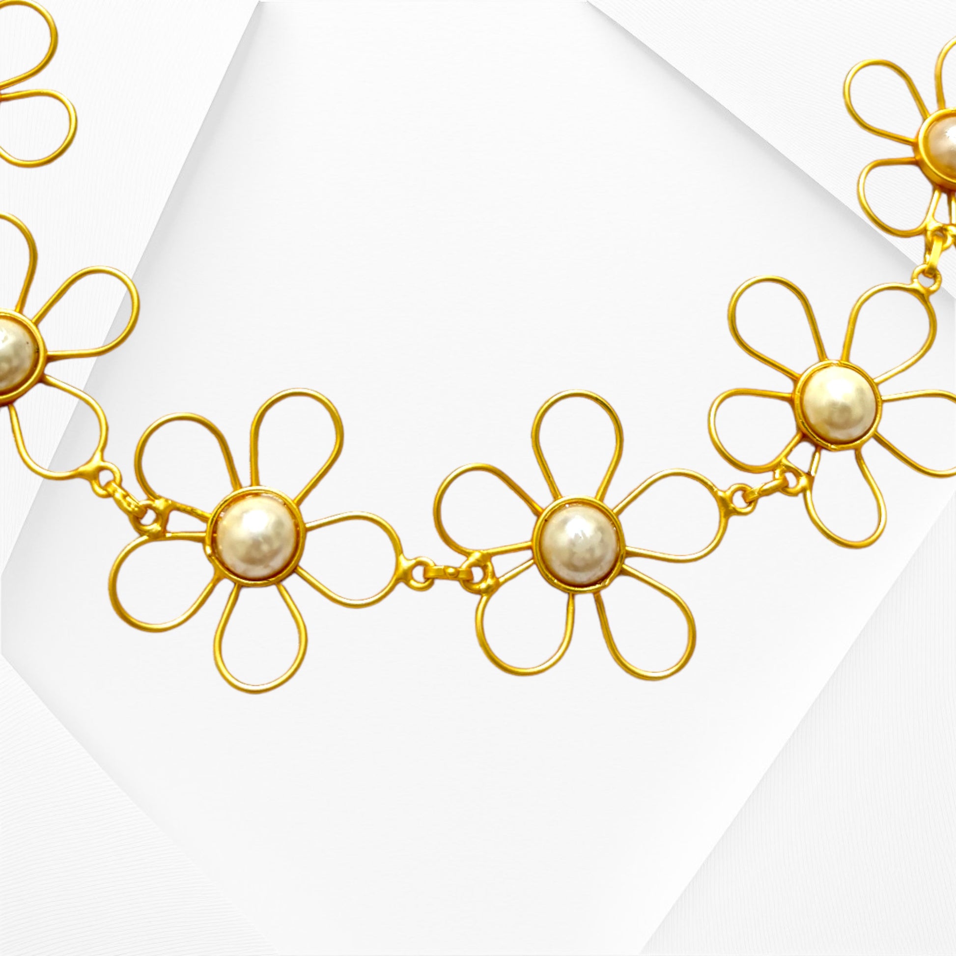 Pearl-Statement-Necklace-In-Floral-Pattern-In-Choker-Style