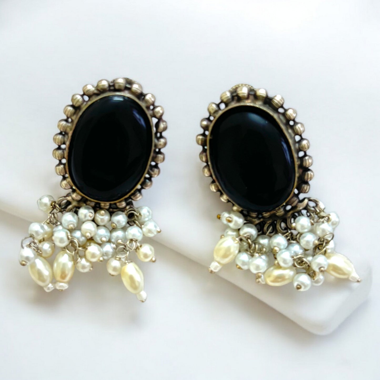 Silver-Vintage-Earrings-With-Black-Monalisa-Stone-In-Texas