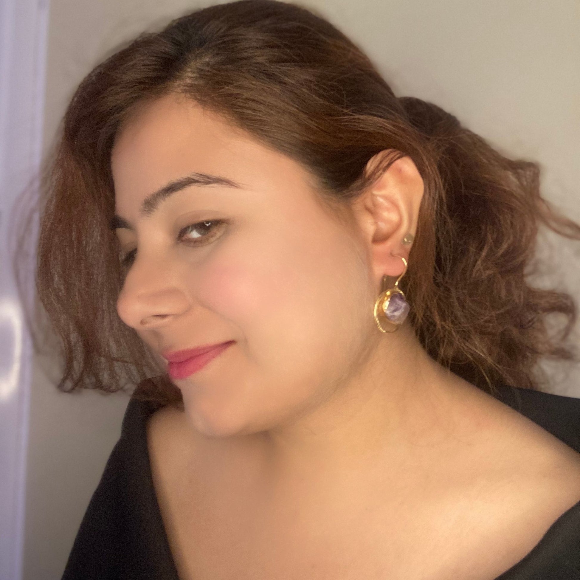 Gold-Earrings-For-Women-In-Hoop-Style-With-A-Natural-Stone