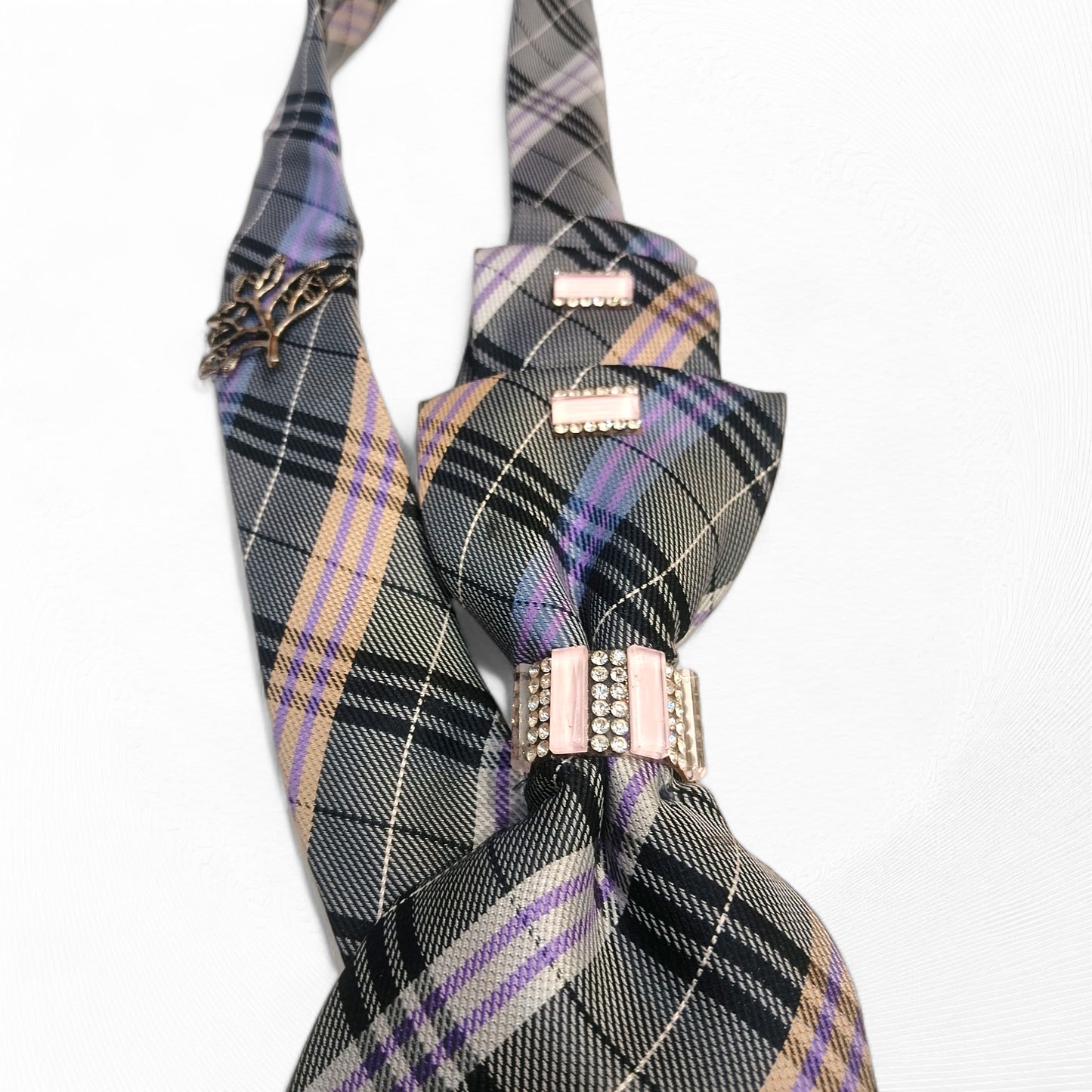 Meauiful’s Elegant Checkered Necktie Necklace