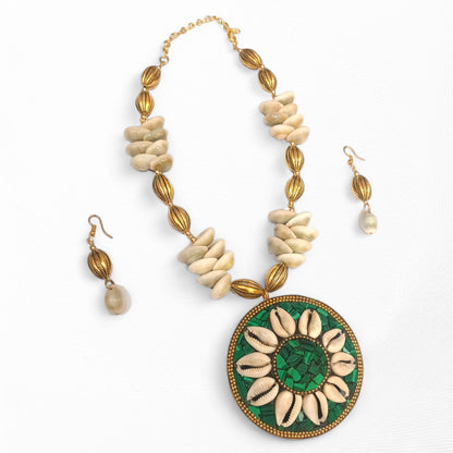 Meauiful’s Cowrie Shell Boho Gold Necklace