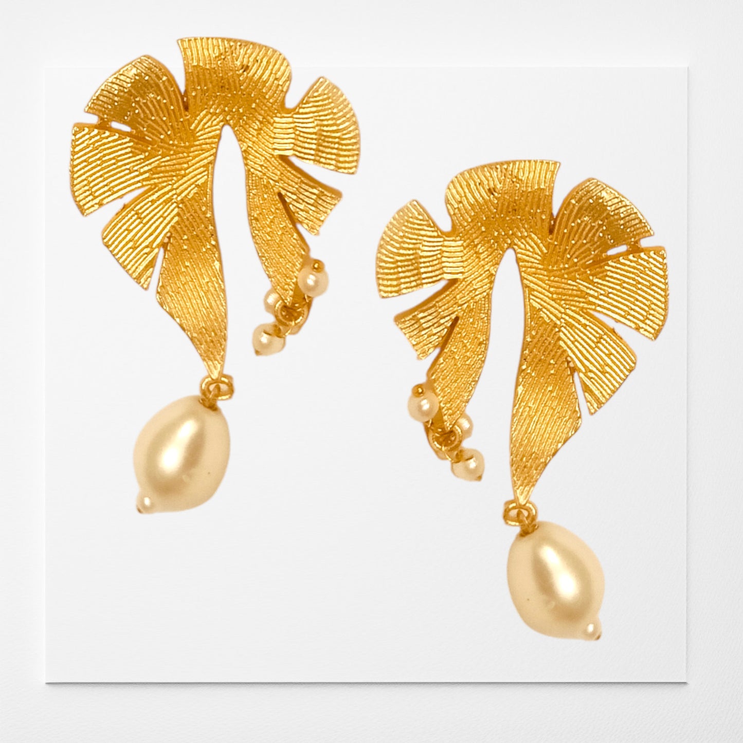 Meauiful's Leave Statement Earrings with Pearl