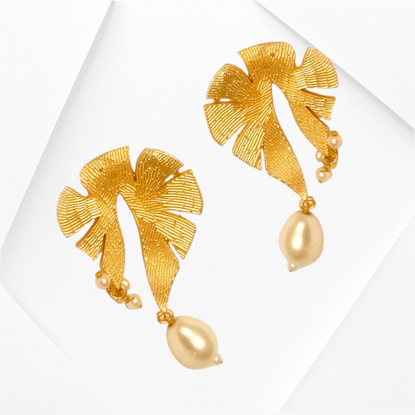 Meauiful's Leave Statement Earrings with Pearl