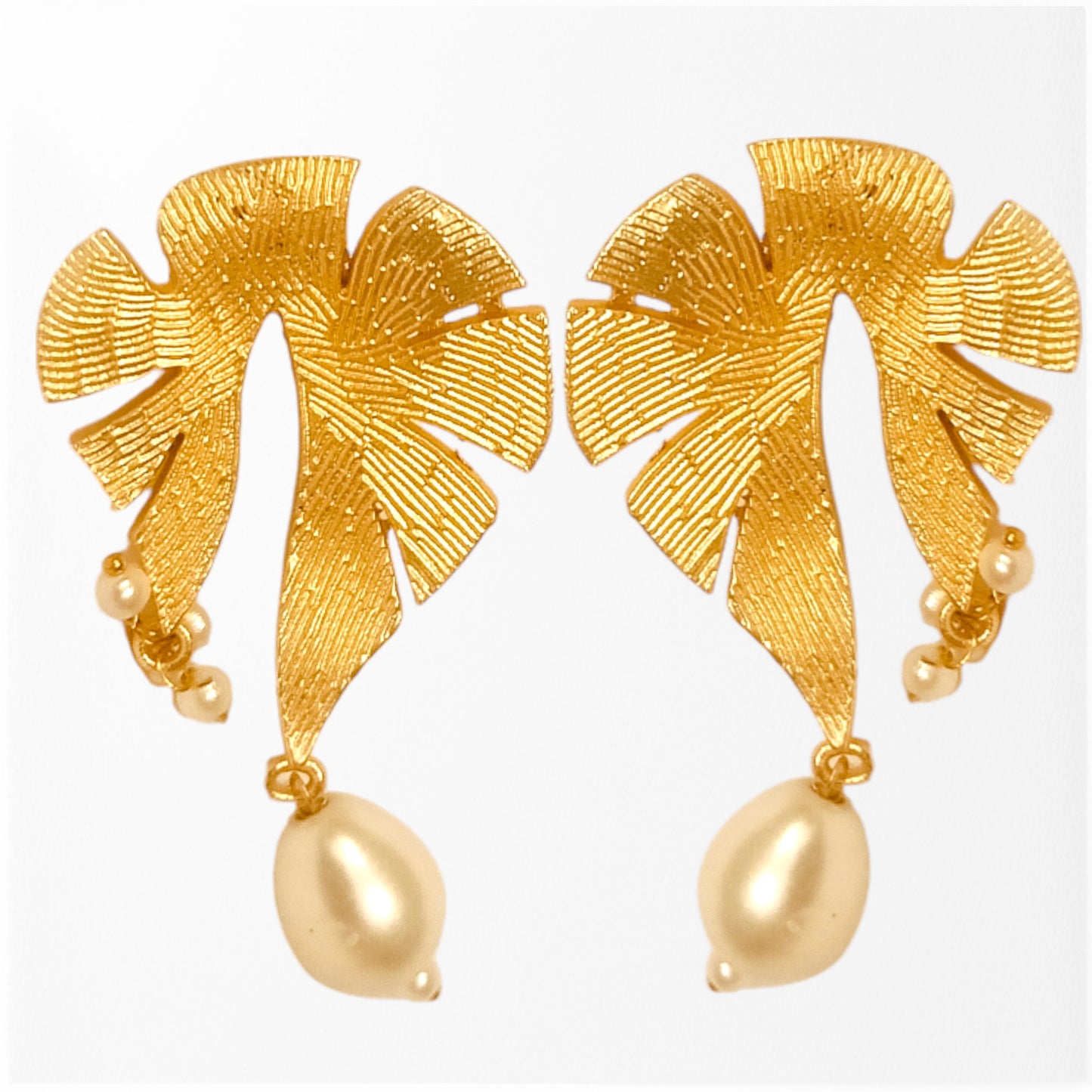 Meauiful's Leave Statement Earrings with Pearl